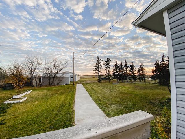 80271 719 Highway, House detached with 3 bedrooms, 2 bathrooms and null parking in Saddle Hills County AB | Image 3