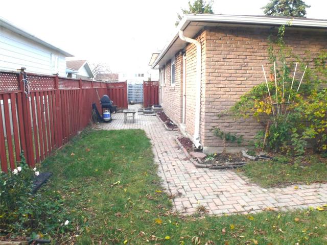 80 La Peer Blvd, House detached with 3 bedrooms, 2 bathrooms and 5 parking in Toronto ON | Image 31