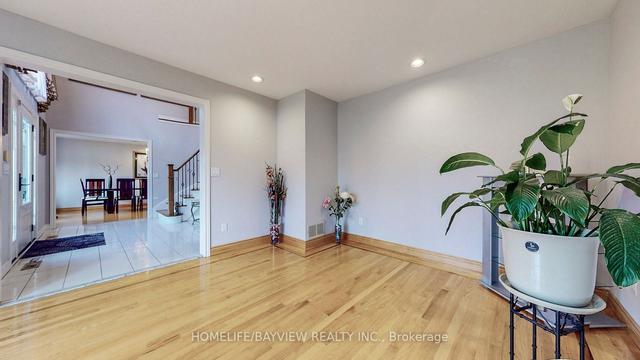 246 Thornway Ave, House detached with 5 bedrooms, 4 bathrooms and 6 parking in Vaughan ON | Image 6