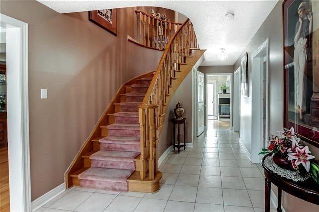855 Bramble Crt, House detached with 4 bedrooms, 4 bathrooms and 6 parking in Mississauga ON | Image 2