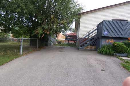 921 Glen St, House semidetached with 1 bedrooms, 2 bathrooms and 3 parking in Oshawa ON | Image 2