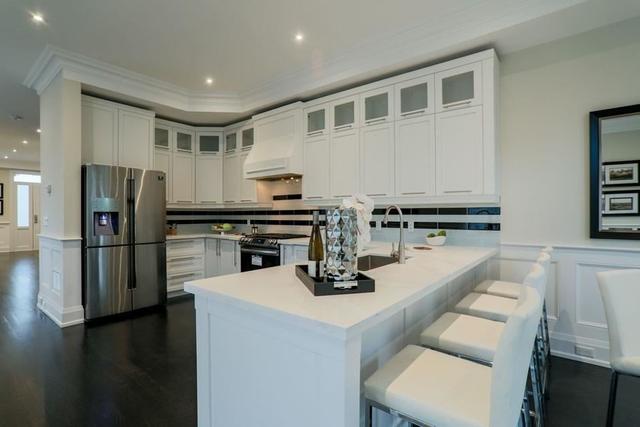 596 Willard Ave, House detached with 4 bedrooms, 5 bathrooms and 4 parking in Toronto ON | Image 6