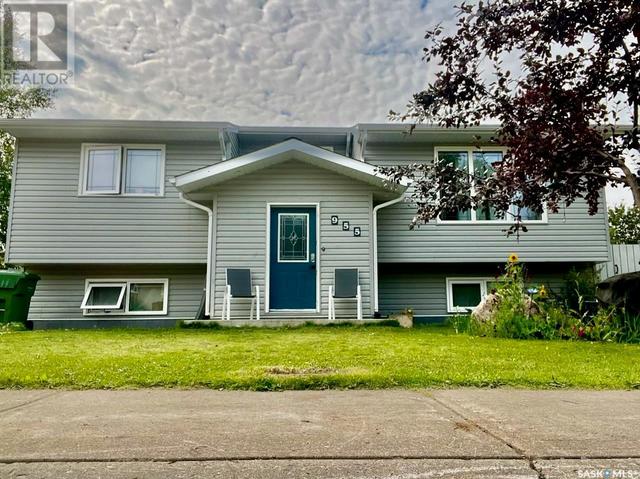 955 Quandt Crescent, House detached with 4 bedrooms, 2 bathrooms and null parking in La Ronge SK | Image 1
