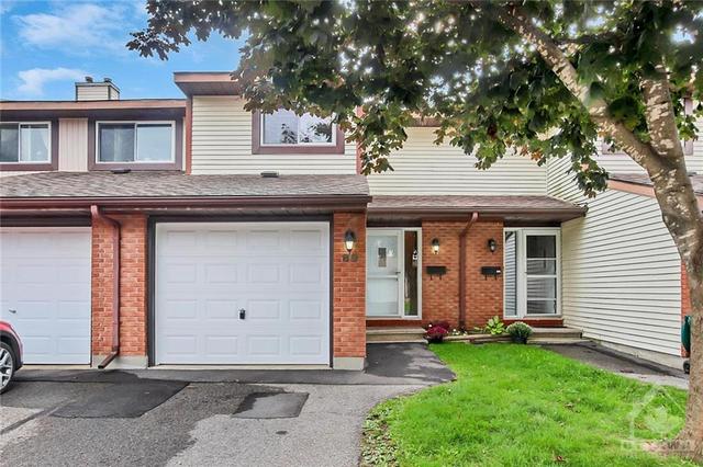 89 Stokes Crescent, Townhouse with 3 bedrooms, 2 bathrooms and 2 parking in Ottawa ON | Card Image