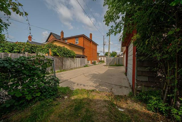 672 Old Weston Rd, House detached with 2 bedrooms, 1 bathrooms and 2 parking in Toronto ON | Image 17