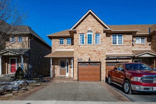 1383 Tobyn Dr, House attached with 3 bedrooms, 3 bathrooms and 3 parking in Burlington ON | Image 1
