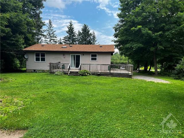 963 County Rd 18 Road, House detached with 3 bedrooms, 1 bathrooms and 4 parking in North Grenville ON | Image 2