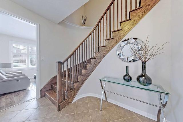 1132 Solomon Crt, House detached with 4 bedrooms, 4 bathrooms and 2 parking in Milton ON | Image 15