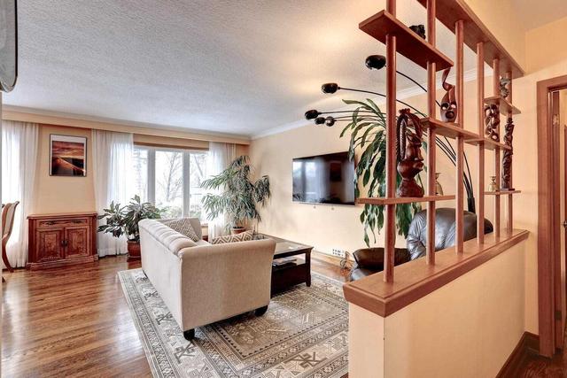 81 Decarie Circ, House detached with 3 bedrooms, 3 bathrooms and 6 parking in Toronto ON | Image 34