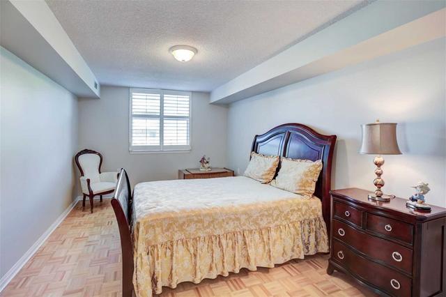 201 - 2502 Rutherford Rd, Condo with 2 bedrooms, 2 bathrooms and 1 parking in Vaughan ON | Image 4