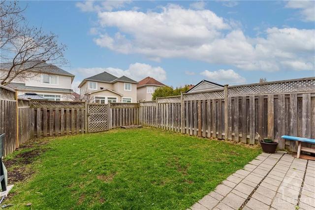 1026 Markwick Crescent, Townhouse with 3 bedrooms, 3 bathrooms and 3 parking in Ottawa ON | Image 22
