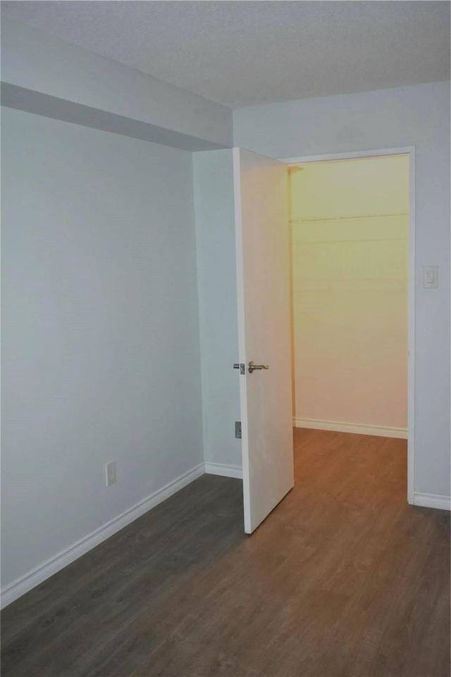 509 - 115 Hillcrest Ave, Condo with 2 bedrooms, 1 bathrooms and 1 parking in Mississauga ON | Image 4