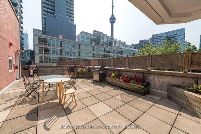 302 - 393 King St W, Condo with 2 bedrooms, 2 bathrooms and 1 parking in Toronto ON | Image 9