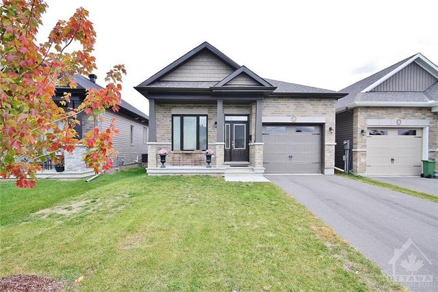 699 Parade Drive, House detached with 3 bedrooms, 3 bathrooms and 2 parking in Ottawa ON | Image 1
