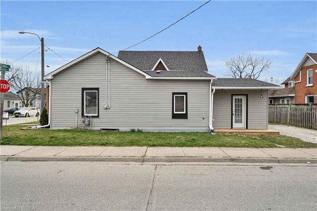83 Victoria Street, House detached with 2 bedrooms, 1 bathrooms and 1 parking in Brantford ON | Image 25