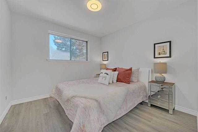 110 Clydesdale Dr, House semidetached with 3 bedrooms, 2 bathrooms and 4 parking in Toronto ON | Image 5