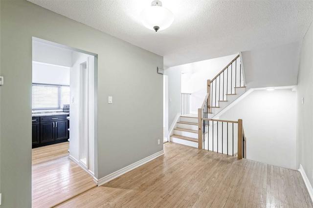 21 - 90 Castlebury Cres, Townhouse with 3 bedrooms, 2 bathrooms and 2 parking in Toronto ON | Image 7