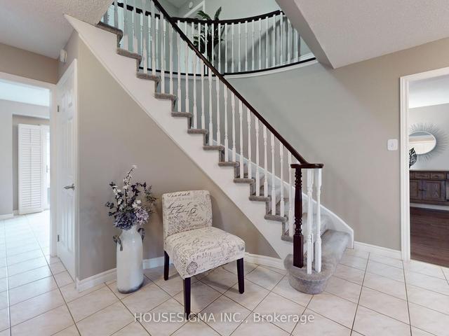 510 Mathewman Cres, House detached with 4 bedrooms, 3 bathrooms and 4 parking in Burlington ON | Image 3