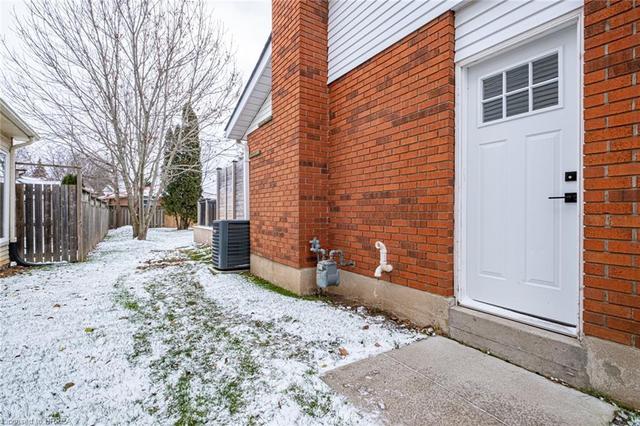 11 Bell Manor Court, House detached with 4 bedrooms, 2 bathrooms and 3 parking in Brantford ON | Image 41