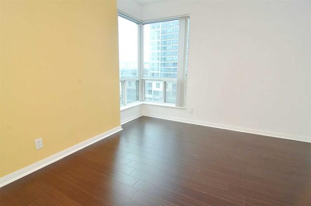 711 - 1 Lee Centre Dr, Condo with 2 bedrooms, 2 bathrooms and 1 parking in Toronto ON | Image 2