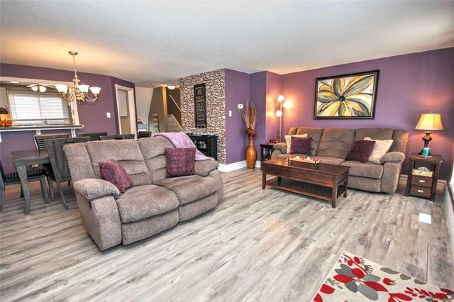 5 - 233 Innisfil St, Townhouse with 3 bedrooms, 2 bathrooms and 1 parking in Barrie ON | Image 1