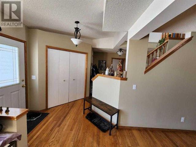 72 Hidden Vale Close Nw, House detached with 3 bedrooms, 3 bathrooms and 4 parking in Calgary AB | Image 4