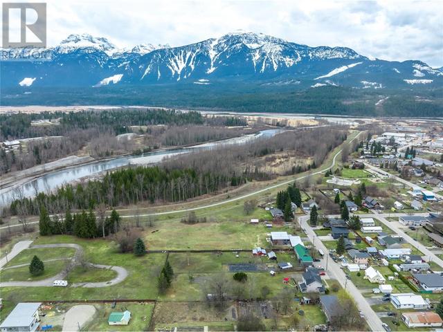 704 Moss Street, House detached with 5 bedrooms, 3 bathrooms and 6 parking in Revelstoke BC | Image 69