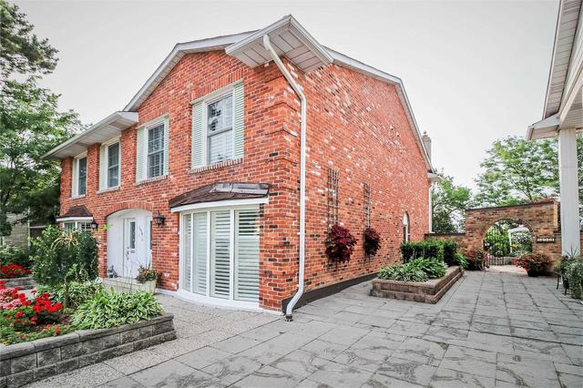 8 - 2056 Brant St, Townhouse with 3 bedrooms, 3 bathrooms and 1 parking in Burlington ON | Image 1