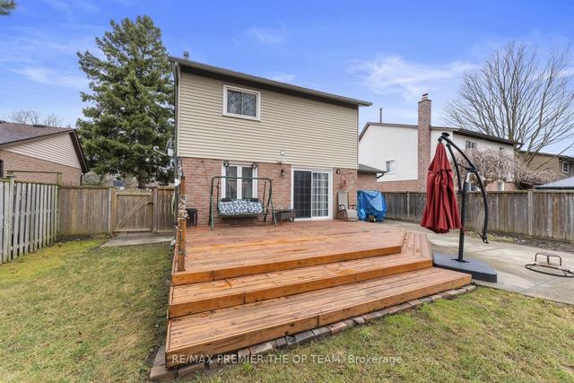 7 Springburn Cres, House detached with 3 bedrooms, 3 bathrooms and 4 parking in Aurora ON | Image 24