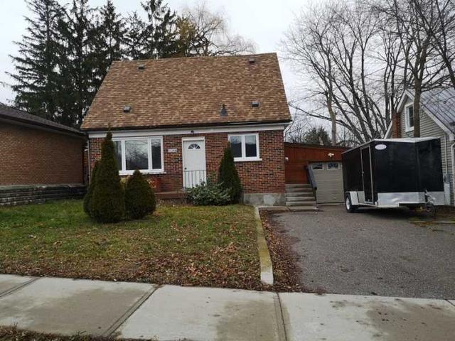 1046 Western Ave, House detached with 2 bedrooms, 2 bathrooms and 5 parking in Peterborough ON | Image 1