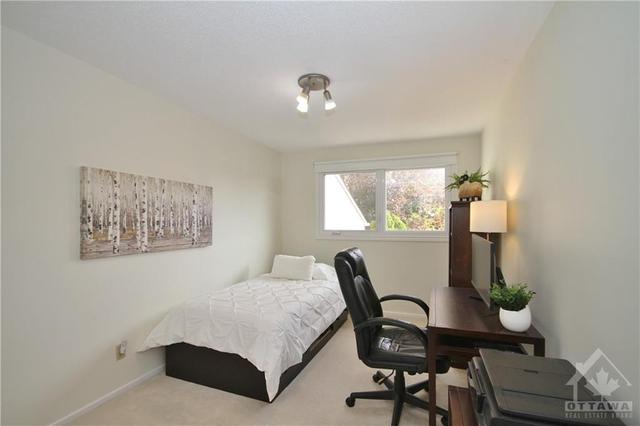 1041 Barwell Avenue, Home with 3 bedrooms, 3 bathrooms and 6 parking in Ottawa ON | Image 20