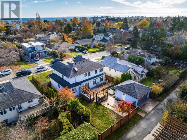 2328 Dunlevy St, House detached with 7 bedrooms, 7 bathrooms and 6 parking in Oak Bay BC | Image 71