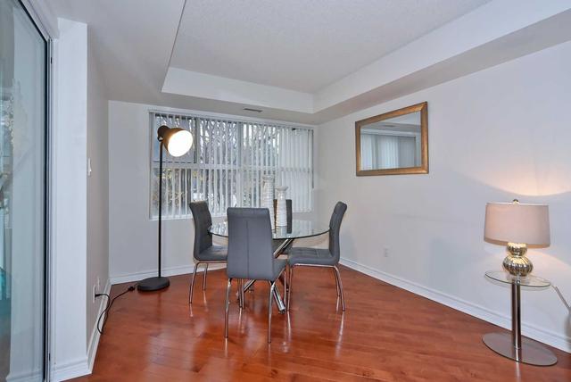 106 - 18 Concorde Pl, Condo with 2 bedrooms, 2 bathrooms and 1 parking in Toronto ON | Image 2