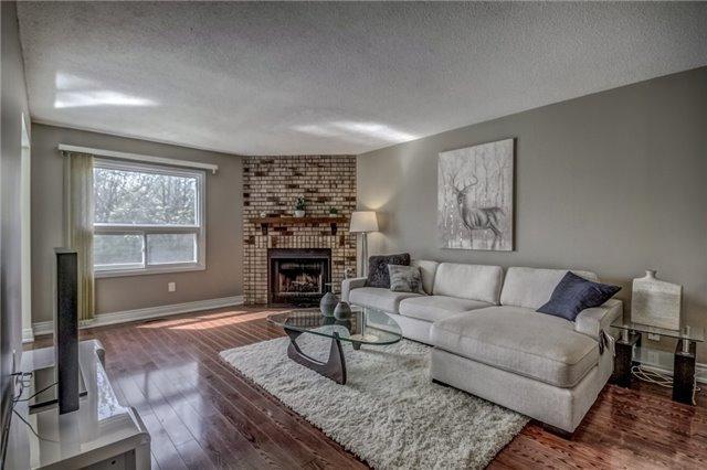 546 Laurier Cres, House detached with 4 bedrooms, 3 bathrooms and 6 parking in Pickering ON | Image 3
