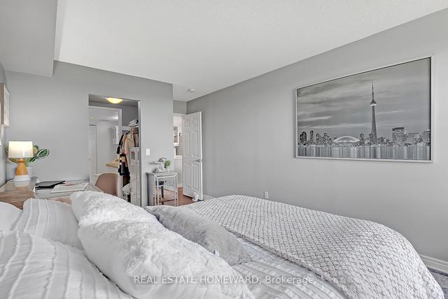 1002 - 7 Concorde Pl, Condo with 2 bedrooms, 2 bathrooms and 2 parking in Toronto ON | Image 11