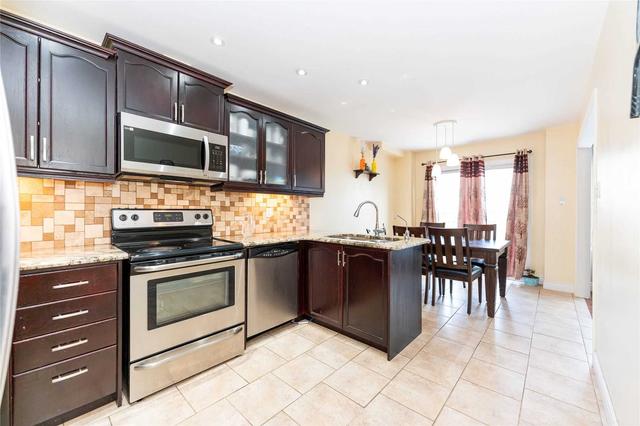 332 Langlaw Dr E, House detached with 4 bedrooms, 3 bathrooms and 3 parking in Cambridge ON | Image 2