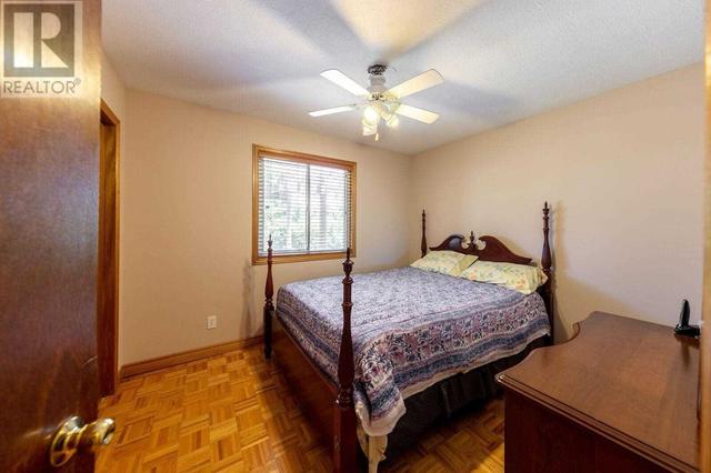 126 Hampton Cres, House detached with 3 bedrooms, 2 bathrooms and 8 parking in Windsor ON | Image 12