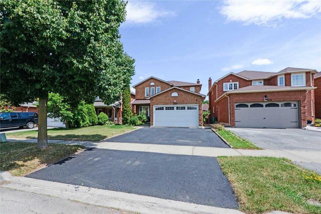 108 Candy Cres, House detached with 4 bedrooms, 4 bathrooms and 2 parking in Brampton ON | Image 2