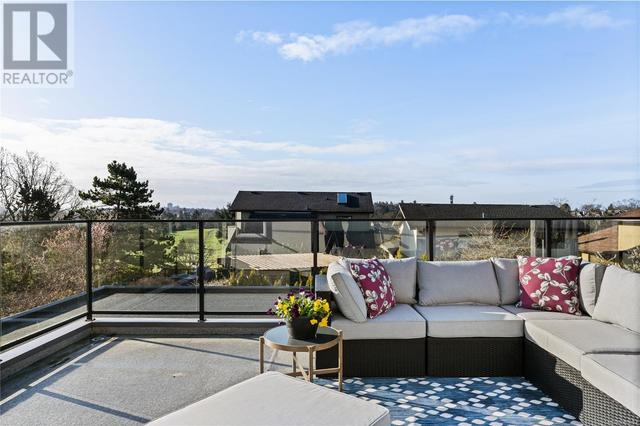 Private rooftop patio that gets sun all day - perfect for relaxing or summer entertaining | Image 32