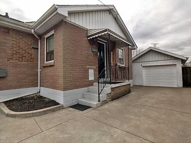 807 Dunn Ave, House detached with 3 bedrooms, 2 bathrooms and 5 parking in Hamilton ON | Image 8