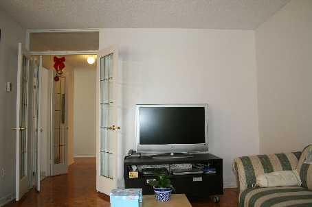 02 - 15 Four Winds Dr, Townhouse with 3 bedrooms, 3 bathrooms and 1 parking in Toronto ON | Image 2