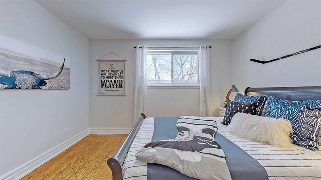upper - 17 Baroness Cres, House detached with 3 bedrooms, 2 bathrooms and 4 parking in Toronto ON | Image 21