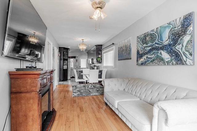 32 Buttonwood Ave, House detached with 2 bedrooms, 2 bathrooms and 2 parking in Toronto ON | Image 25