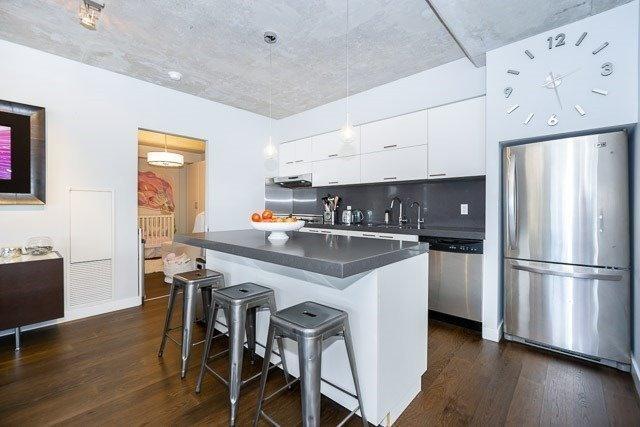 926 - 55 Stewart St, Condo with 3 bedrooms, 2 bathrooms and 2 parking in Toronto ON | Image 2