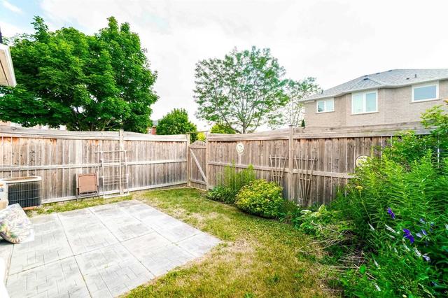2 Brisbane Crt, Townhouse with 2 bedrooms, 2 bathrooms and 2 parking in Brampton ON | Image 8