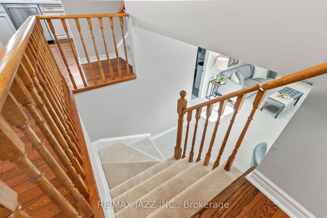 558 Bradley Dr, House detached with 3 bedrooms, 2 bathrooms and 3 parking in Whitby ON | Image 19