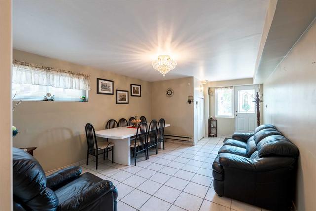 20 Newlin Cres, House semidetached with 3 bedrooms, 2 bathrooms and 2 parking in Toronto ON | Image 18