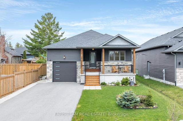 45 Betty Blvd, House detached with 2 bedrooms, 3 bathrooms and 4 parking in Wasaga Beach ON | Image 1