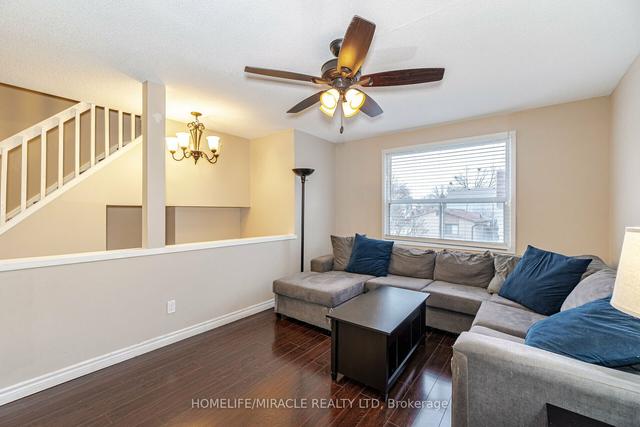 23 Hoskins Sq, House attached with 3 bedrooms, 2 bathrooms and 3 parking in Brampton ON | Image 5