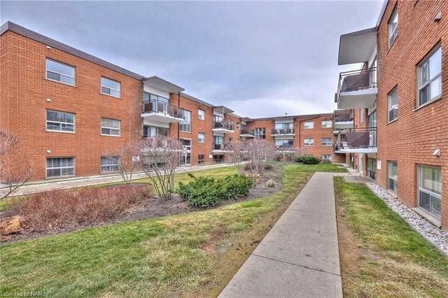 304 - 242 Oakdale Ave, Condo with 2 bedrooms, 1 bathrooms and 1 parking in St. Catharines ON | Image 9